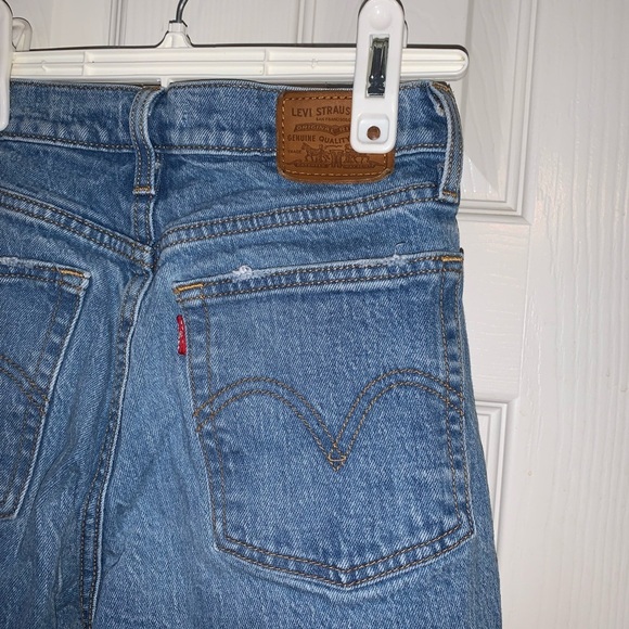 Levi’s wedgie cut denim distressed jeans - Picture 5 of 7
